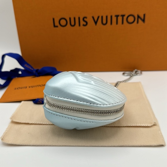 ‼️HOST PICK‼️Louis Vuitton Limited Edition Sold out Shell Coin Purse - Picture 12 of 16